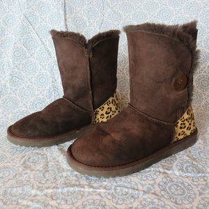 Women's button up UGG chocolate boots size 6/8